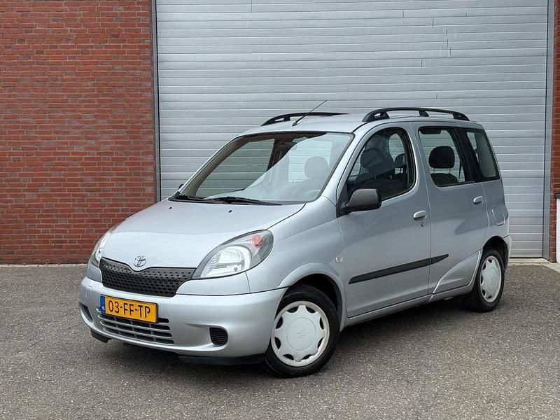 Occasion Toyota Yaris Verso Sol 86 PK (63 kW) 2000 Grijs (metallic) MPV