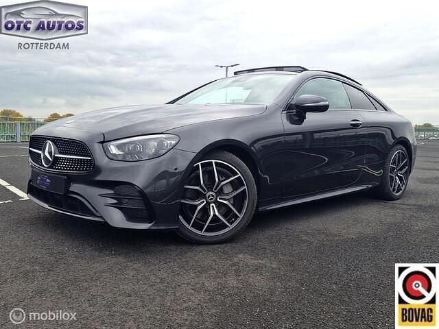 Grijs Gebruikt 2023 Mercedes E200 AMG line Coupé | € 55.995 - Afbeelding 1/4