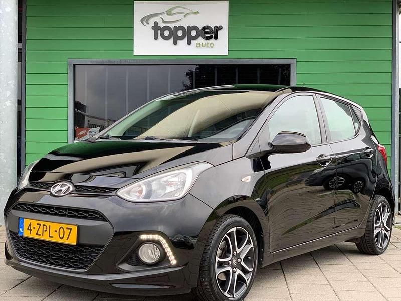 Zwart Gebruikt 2015 Hyundai i10 Comfort Hatchback | € 5.945 (Eerlijke prijs) - Afbeelding 1/4