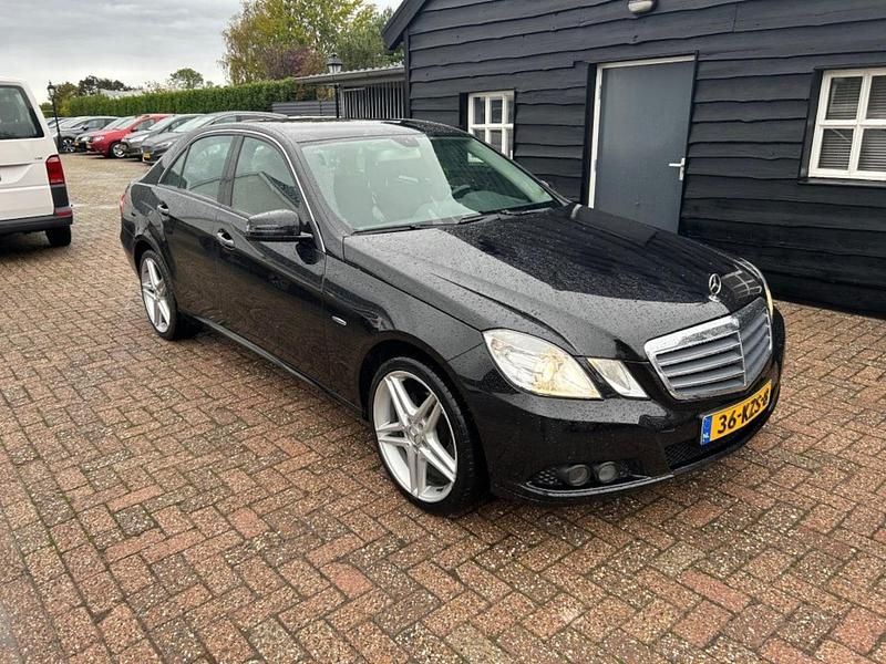 Zwart Occasion 2010 Mercedes 200 Business Sedan | € 6.750 (Eerlijke prijs) - Afbeelding 1/4