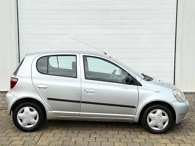 Occasion Toyota Yaris Sol 86 PK (63 kW) 2001 Zilver Hatchback