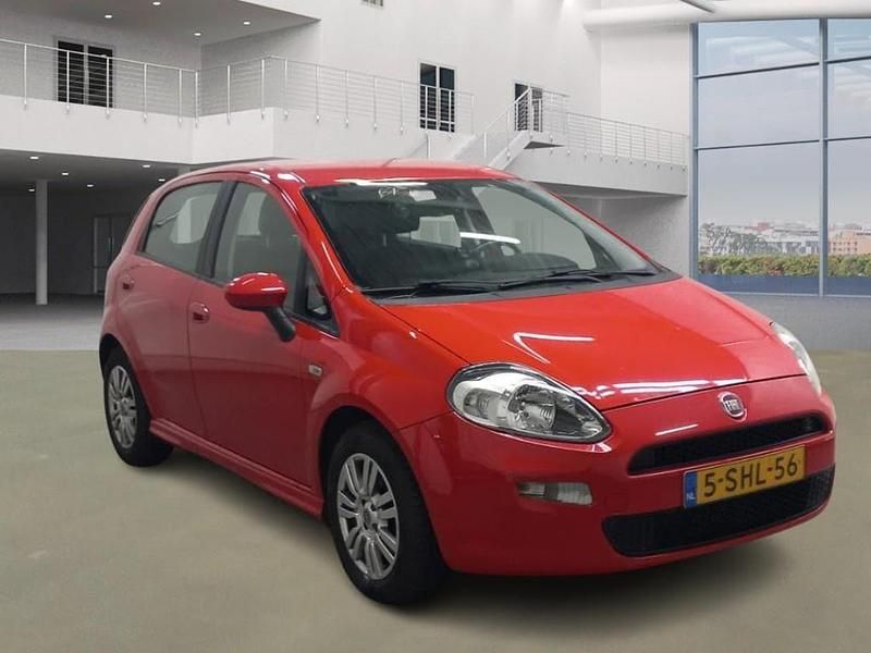 Occasion Fiat Punto 84 PK (61 kW) 2013 Rood Hatchback
