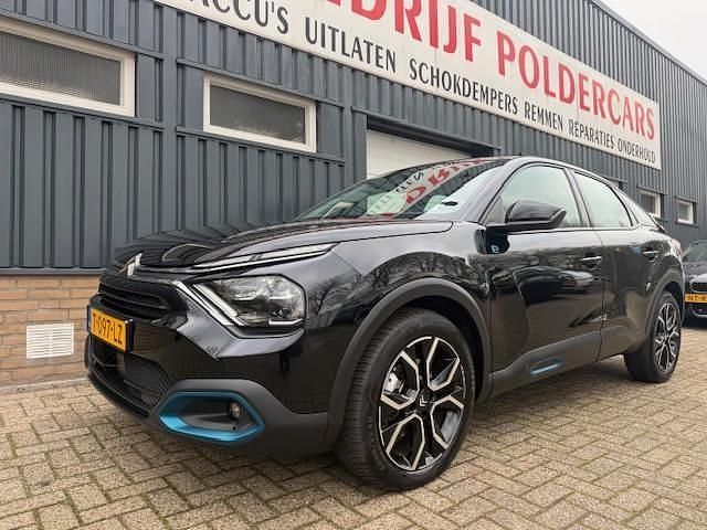 Zwart (metallic) Occasion 2023 Citroën e-C4 Feel SUV | € 17.950 (Goede deal) - Afbeelding 1/4