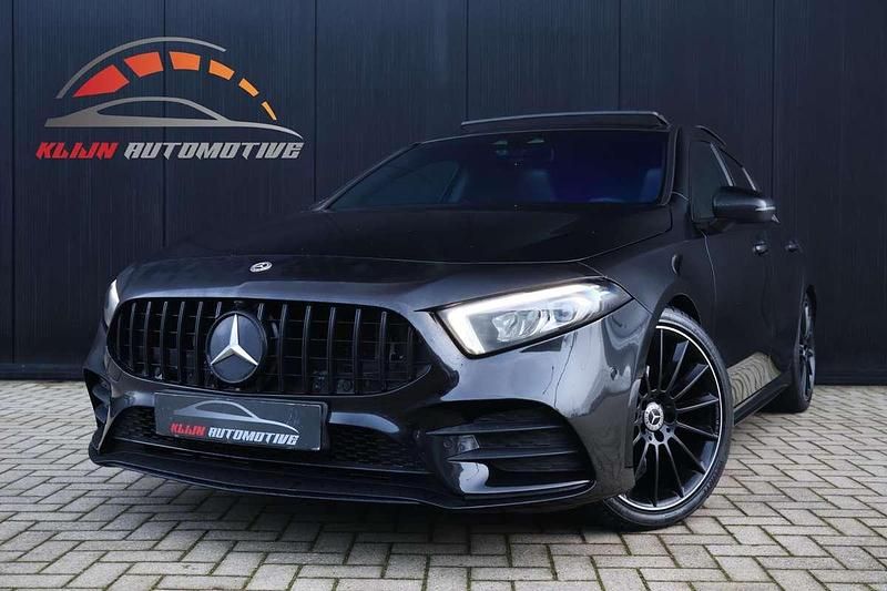 Zwart Gebruikt 2019 Mercedes A200 Premium Hatchback | € 21.450 (Eerlijke prijs) - Afbeelding 1/4