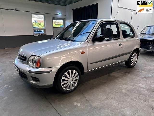 Grijs (metallic) Gebruikt 2002 Nissan Micra Comfort Hatchback | € 1.750 (Eerlijke prijs) - Afbeelding 1/4