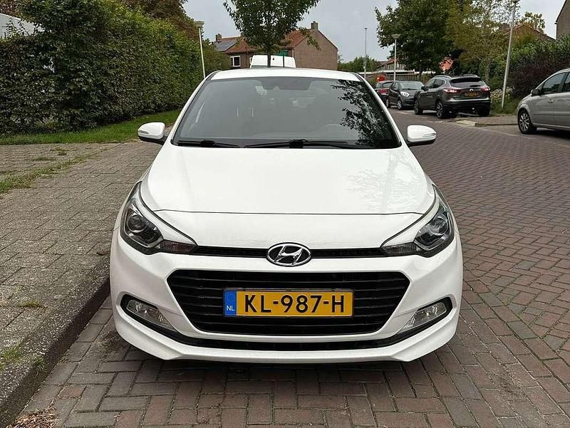 Wit Occasion 2017 Hyundai i20 GO! Hatchback | € 13.200 (Iets duurder) - Afbeelding 1/4