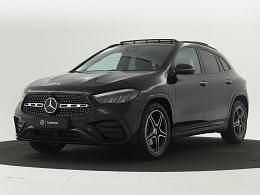 Donker 191 kosmoszwart metaalkleur metallic Gebruikt 2024 Mercedes 180 AMG line Sedan | € 49.945 - Afbeelding 1/4