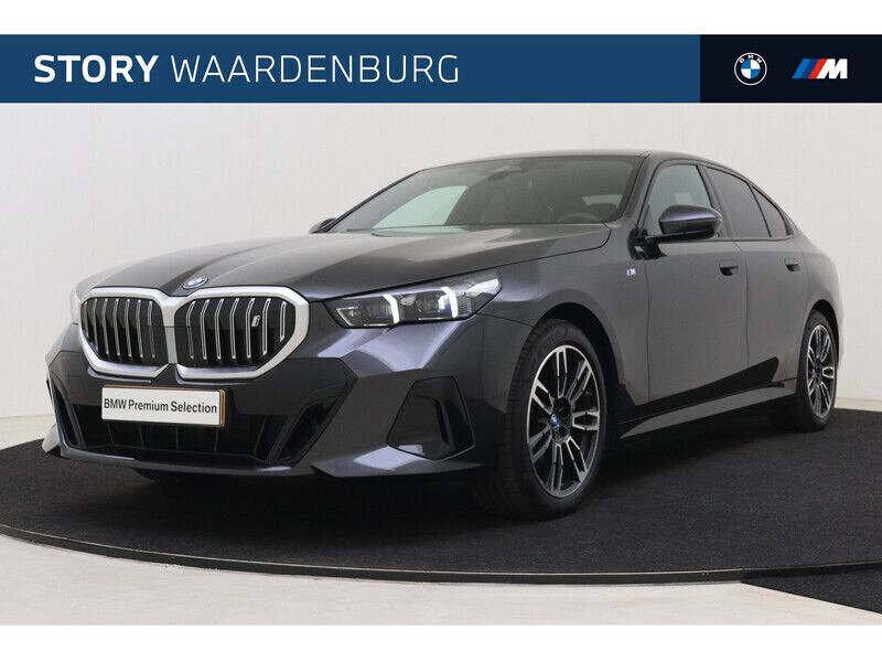 Sophistograu brillianteffect Gebruikt 2024 BMW i5 M Sport Sedan | € 61.495 (Iets duurder) - Afbeelding 1/4
