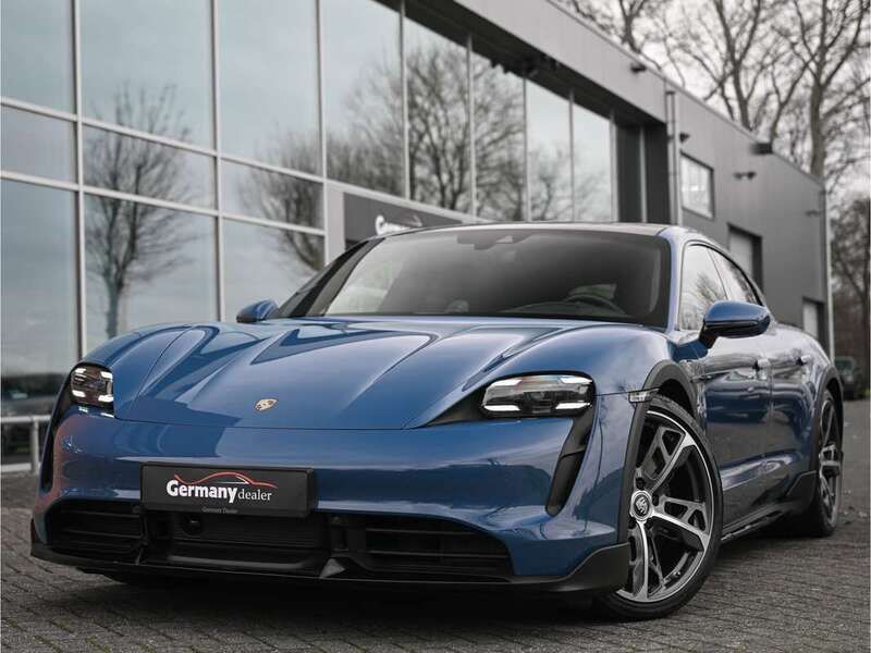 Blauw, metallic lak Gebruikt 2021 Porsche Taycan Cross Turismo Sedan | € 98.949 - Afbeelding 1/4