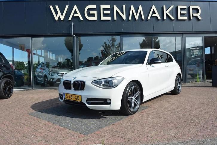 Wit Occasion 2013 BMW 116 Sport Line Hatchback | € 7.450 (Eerlijke prijs) - Afbeelding 1/4