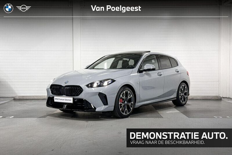 Grijs, metallic lak Gebruikt 2025 BMW 120 M Sport Hatchback | € 48.900 (Iets duurder) - Afbeelding 1/4