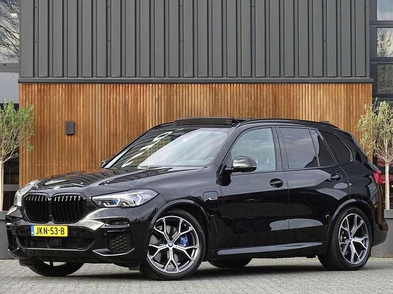 Zwart Occasion 2022 BMW X5 M Sport SUV | € 64.995 (Eerlijke prijs) - Afbeelding 1/4