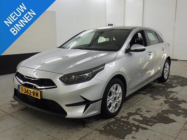 Grijs Gebruikt 2023 Kia Ceed Hatchback | € 17.999 (Goede deal) - Afbeelding 1/3