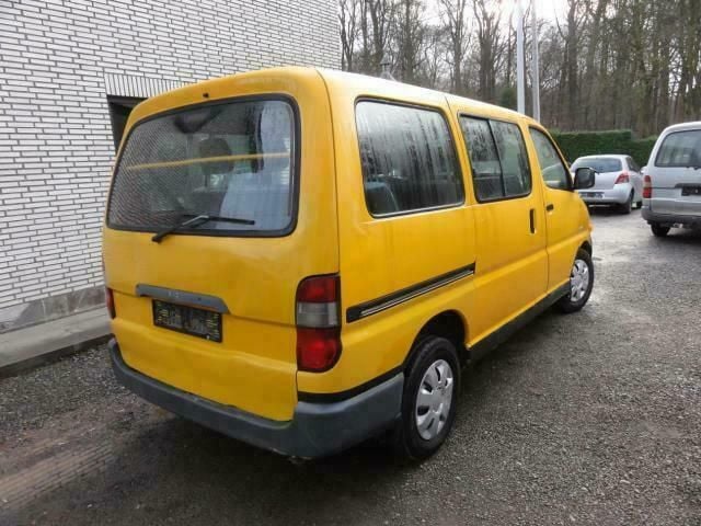 Occasion Toyota HiAce 84 PK (61 kW) 2002 Geel Van