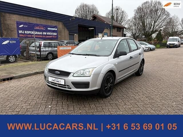 Grijs Gebruikt 2006 Ford Focus Ambiente Hatchback | € 1.795 (Goede deal) - Afbeelding 1/4