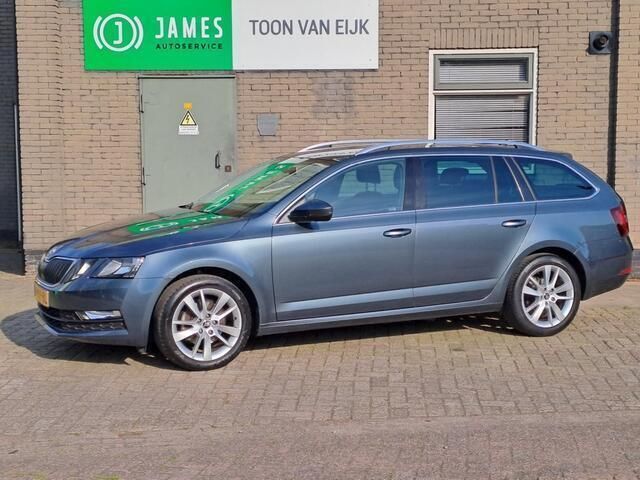 Grijs Occasion 2020 Skoda Octavia Clever Hatchback | € 18.450 (Duur) - Afbeelding 1/4