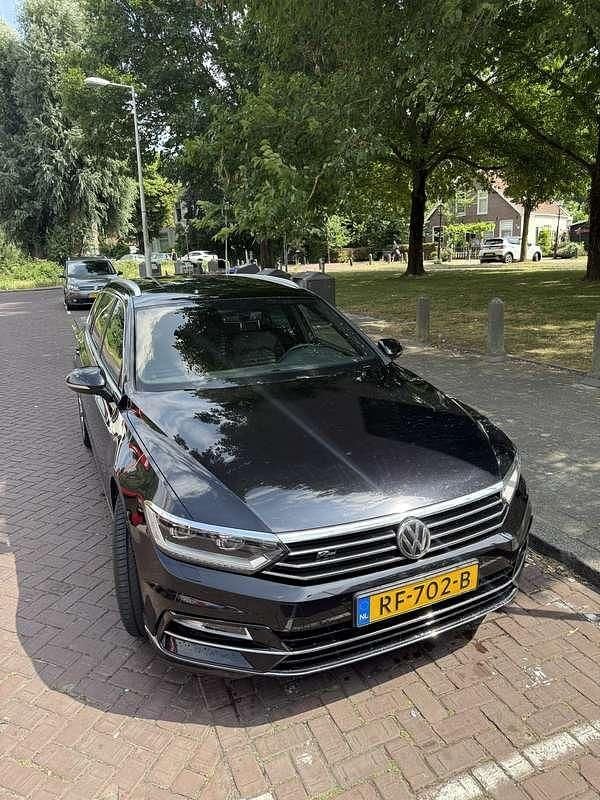 Zwart Gebruikt 2017 VW Passat Highline Stationwagen | € 13.000 (Goede deal) - Afbeelding 1/4