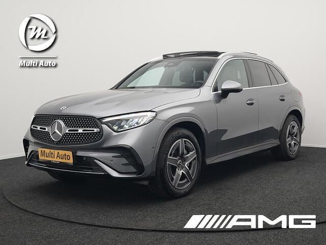 Grijs, metallic lak Gebruikt 2023 Mercedes GLC300 AMG line SUV | € 65.720 (Iets duurder) - Afbeelding 1/4