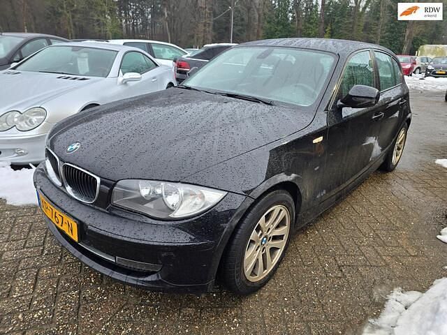 Zwart Occasion 2011 BMW 116 Executive Hatchback | € 3.499 (Super prijs) - Afbeelding 1/4