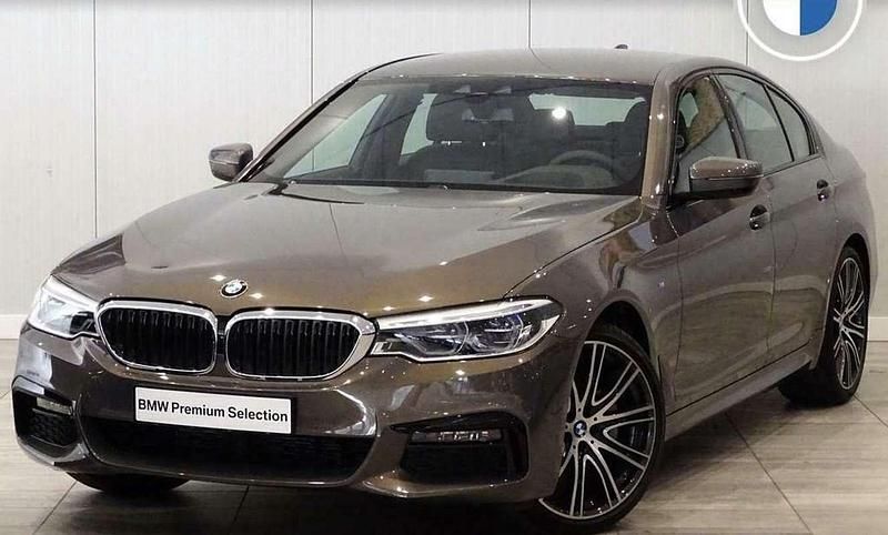 Geel (metallic) Occasion 2020 BMW 520 Executive Sedan | € 29.500 (Goede deal) - Afbeelding 1/4