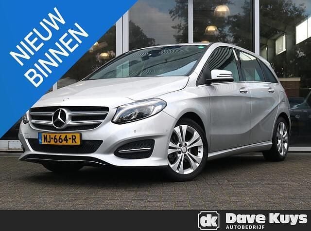 Grijs Gebruikt 2017 Mercedes B180 Ambition MPV | € 14.950 (Eerlijke prijs) - Afbeelding 1/4