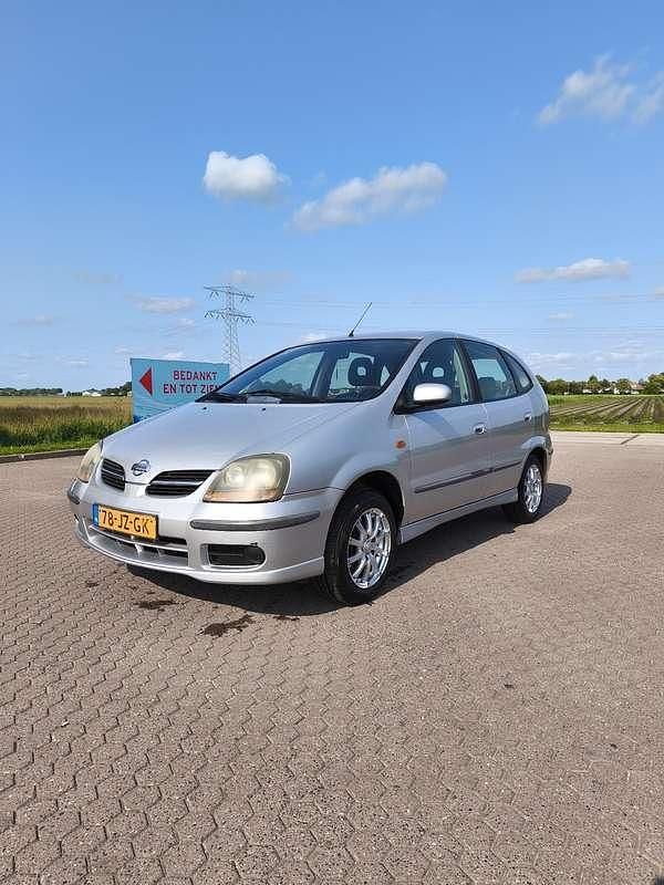 Zilver Gebruikt 2002 Nissan Almera Tino MPV | € 1.500 (Iets duurder) - Afbeelding 1/4