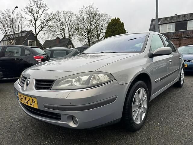 Beige Occasion 2008 Renault Laguna III Hatchback | € 2.499 (Goede deal) - Afbeelding 1/4