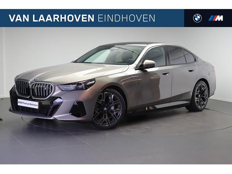 Grijs Occasion 2026 BMW i5 Executive Sedan | € 85.573 (Duur) - Afbeelding 1/4