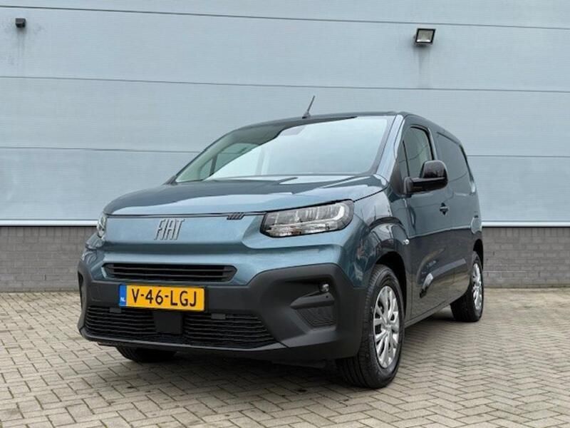 Blauw Nieuw 2025 Fiat e-Doblò MPV | € 27.812 (Eerlijke prijs) - Afbeelding 1/3