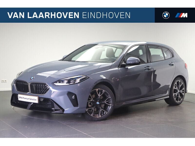 Grijs, metallic lak Gebruikt 2024 BMW 120 Comfort Edition Hatchback | € 38.750 (Super prijs) - Afbeelding 1/4