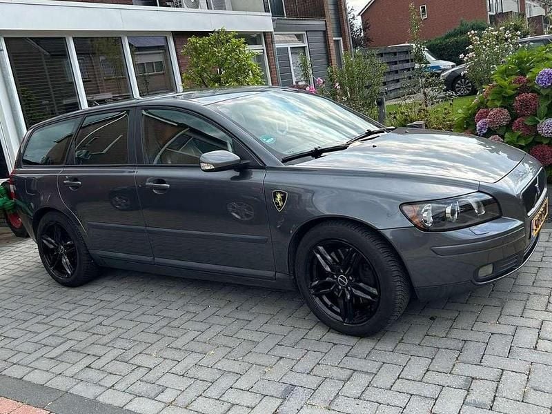 Grijs Gebruikt 2005 Volvo V50 Momentum Stationwagen | € 4.250 - Afbeelding 1/4