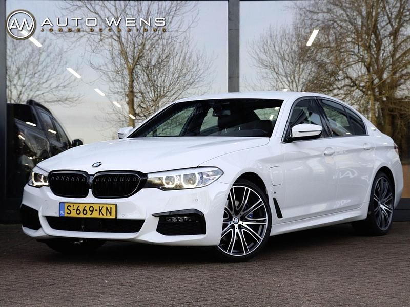 Wit Occasion 2019 BMW 530 Executive Sedan | € 29.900 (Eerlijke prijs) - Afbeelding 1/4