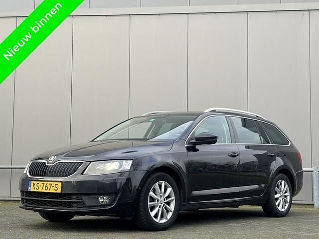 Zwart Gebruikt 2016 Skoda Octavia Stationwagen | € 9.500 (Eerlijke prijs) - Afbeelding 1/4