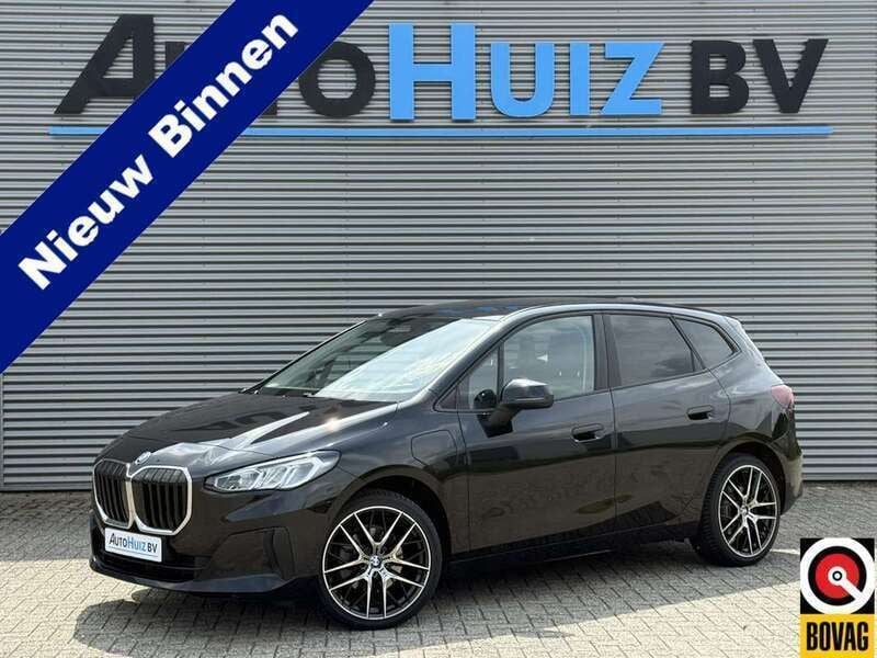 Zwart Gebruikt 2023 BMW 225 Active Tourer MPV | € 36.990 (Duur) - Afbeelding 1/4