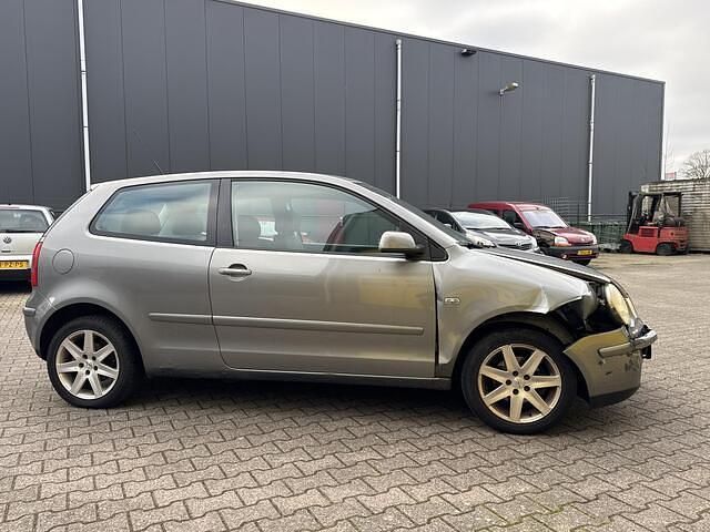 Occasion VW Polo 75 PK (55 kW) 2004 Grijs (metallic) Hatchback
