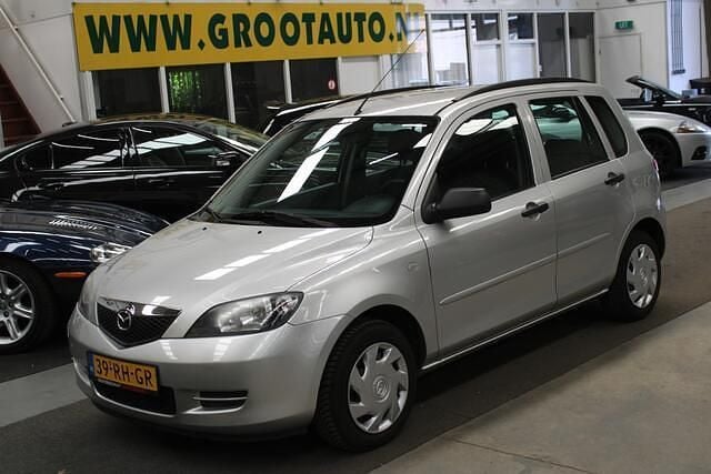 Grijs Gebruikt 2005 Mazda 2 Exclusive MPV | € 2.244 (Eerlijke prijs) - Afbeelding 1/4
