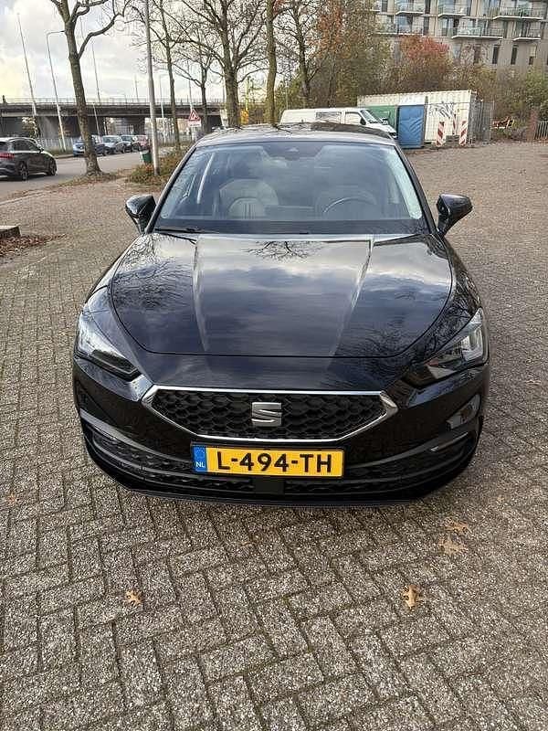 Zwart Gebruikt 2021 Seat Leon Style Stationwagen | € 13.450 (Eerlijke prijs) - Afbeelding 1/4