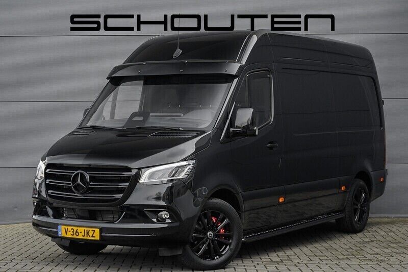 Zwart Nieuw 2024 Mercedes Sprinter Van | € 69.900 - Afbeelding 1/3