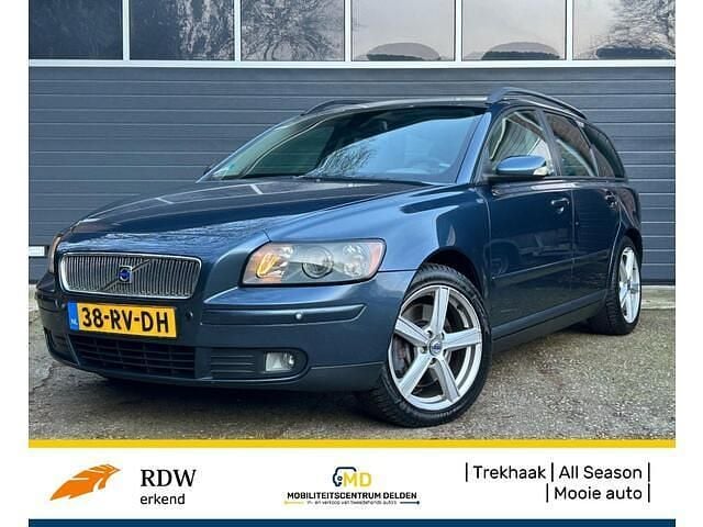 Blauw (metallic) Occasion 2005 Volvo V50 Momentum Stationwagen | € 3.995 (Goede deal) - Afbeelding 1/4