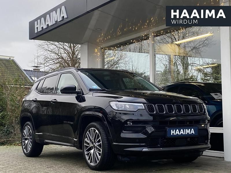 Zwart Occasion 2026 Jeep Compass Summit SUV | € 36.945 (Eerlijke prijs) - Afbeelding 1/4