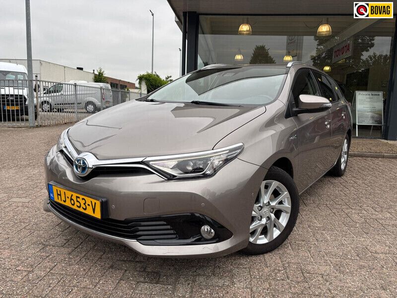 Bruin Gebruikt 2015 Toyota Auris Hybrid Stationwagen | € 14.995 (Eerlijke prijs) - Afbeelding 1/4