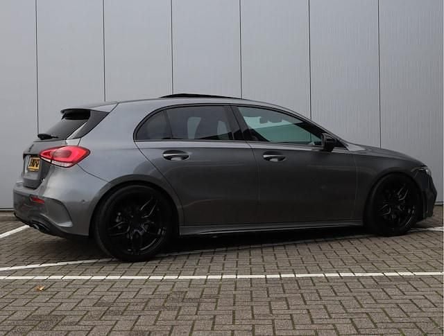 Occasion Mercedes A180 AMG line 136 PK (100 kW) 2020 Grijs (metallic) Hatchback