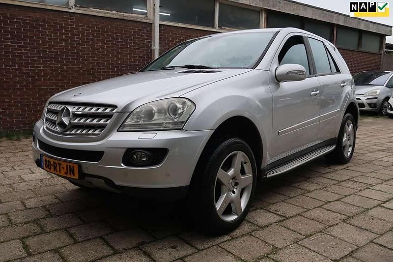 Grijs Gebruikt 2005 Mercedes ML350 SUV | € 6.500 (Eerlijke prijs) - Afbeelding 1/4