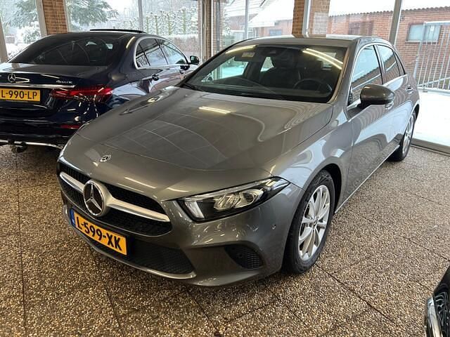 Grijs Gebruikt 2020 Mercedes A200 Progressive Stationwagen | € 24.950 (Super prijs) - Afbeelding 1/4