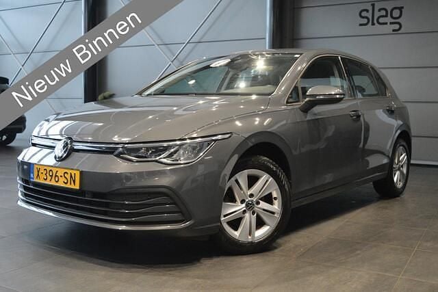 Grijs Gebruikt 2023 VW Golf VIII Life Hatchback | € 21.900 (Super prijs) - Afbeelding 1/4