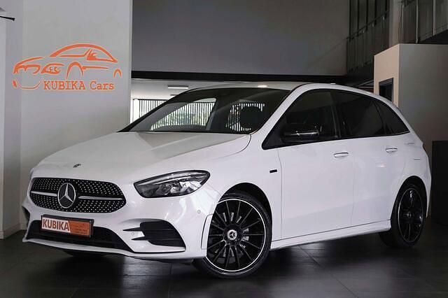 Wit Occasion 2020 Mercedes B250 AMG line MPV | € 25.499 (Eerlijke prijs) - Afbeelding 1/4