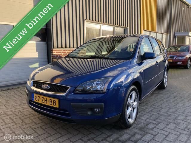 Blauw, metallic lak Gebruikt 2008 Ford Focus Ambiente Stationwagen | € 2.649 (Eerlijke prijs) - Afbeelding 1/4
