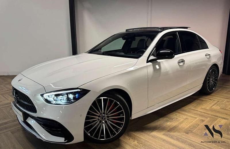 Wit, metallic lak Gebruikt 2023 Mercedes C300 AMG line Sedan | € 51.940 (Super prijs) - Afbeelding 1/4