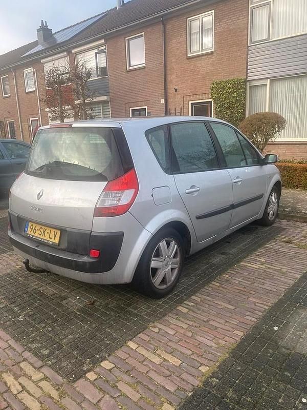 Gebruikt 2006 Renault Scénic II MPV | € 1.500 (Eerlijke prijs) - Afbeelding 1/4