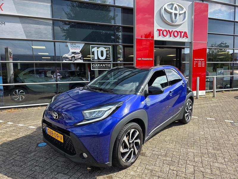 Blauw Gebruikt 2024 Toyota Aygo Pulse Hatchback | € 21.950 (Duur) - Afbeelding 1/4